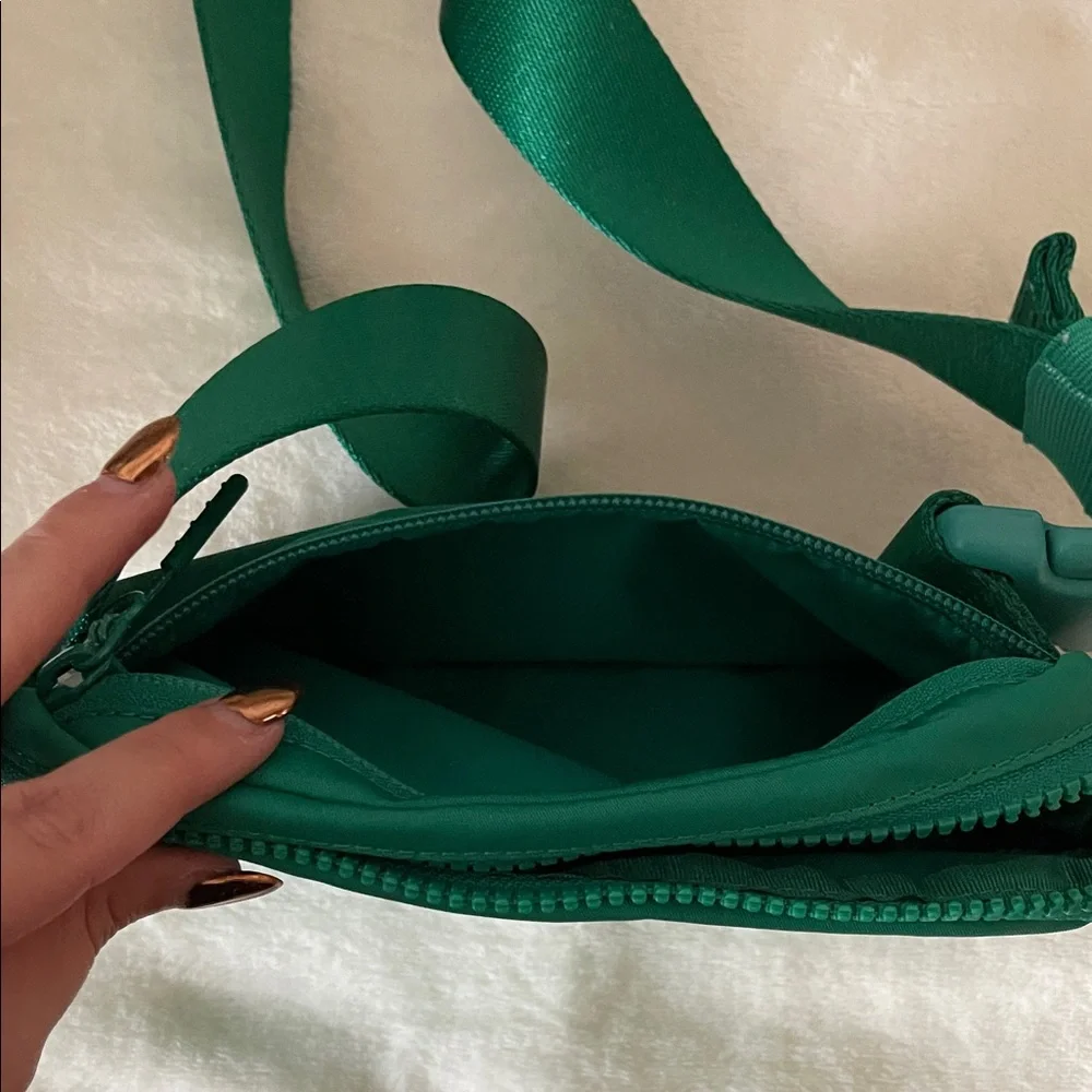 lululemon athletica 1L Green Belt Bag - Picture 3 of 4